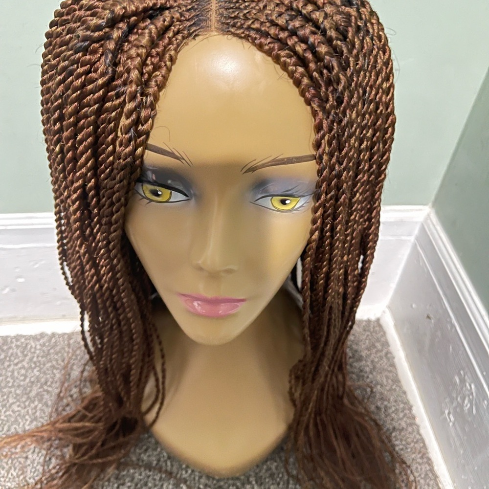 Braided wig - Picture 4 of 5